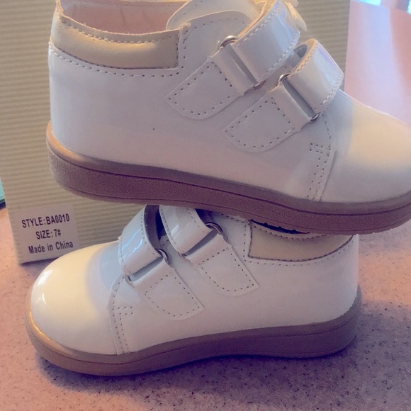 NWOT- Toddler/Rainbow Kids white patent sneakers. - Picture 4 of 8